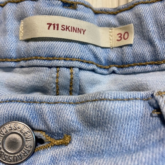 Ladies Levi jeans, size 30 skinny - Picture 2 of 3